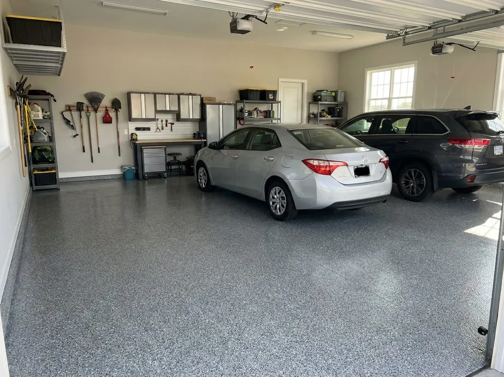 Residential garage, gray flake finish